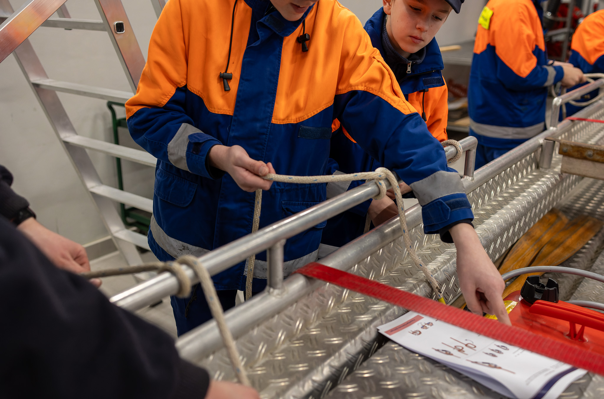 Jugendfeuerwehr Konoten und Stiche am Boot